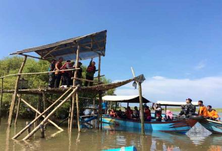 Bupati Bantul Melepas Burung dan Kepiting di Mangrove Baros Tirtohargo