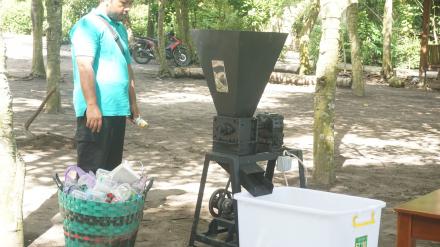 PELATIHAN PENGGUNAAN ALAT SHREDEER/PENGHANCUR SAMPAH