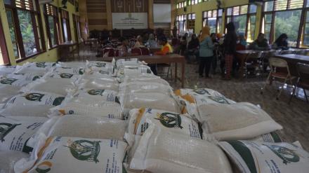 PENYALURAN BERAS BULOG 