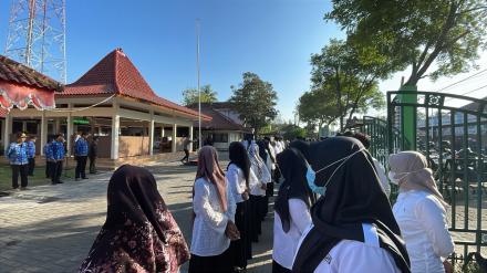 Peringati Hari Lahir Pancasila, Pamong Kalurahan Tirtohargo Hadiri Upacara di Kapanewon Kretek
