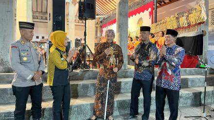 Suasana Haru dan Meriah Warnai Merti Dusun Karang melalui Pagelaran Wayang Kulit